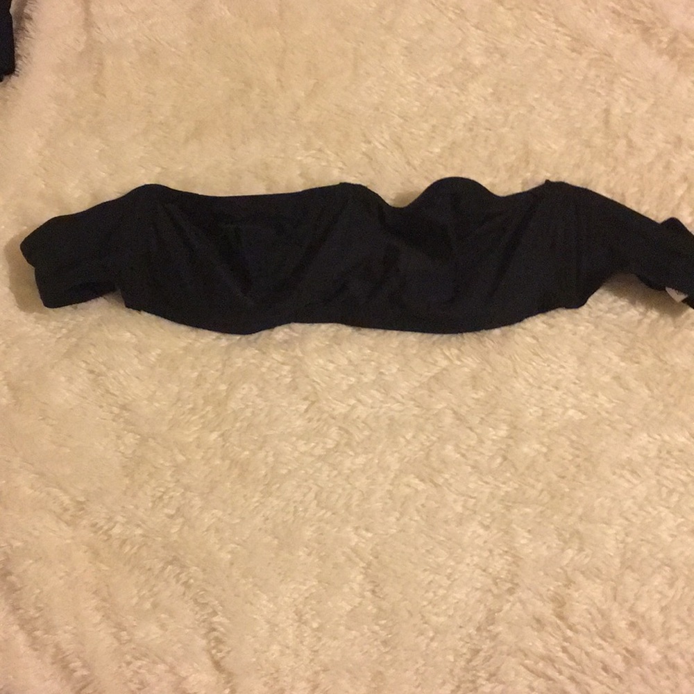 Victoria’s Secret strapless bra. Black 36D